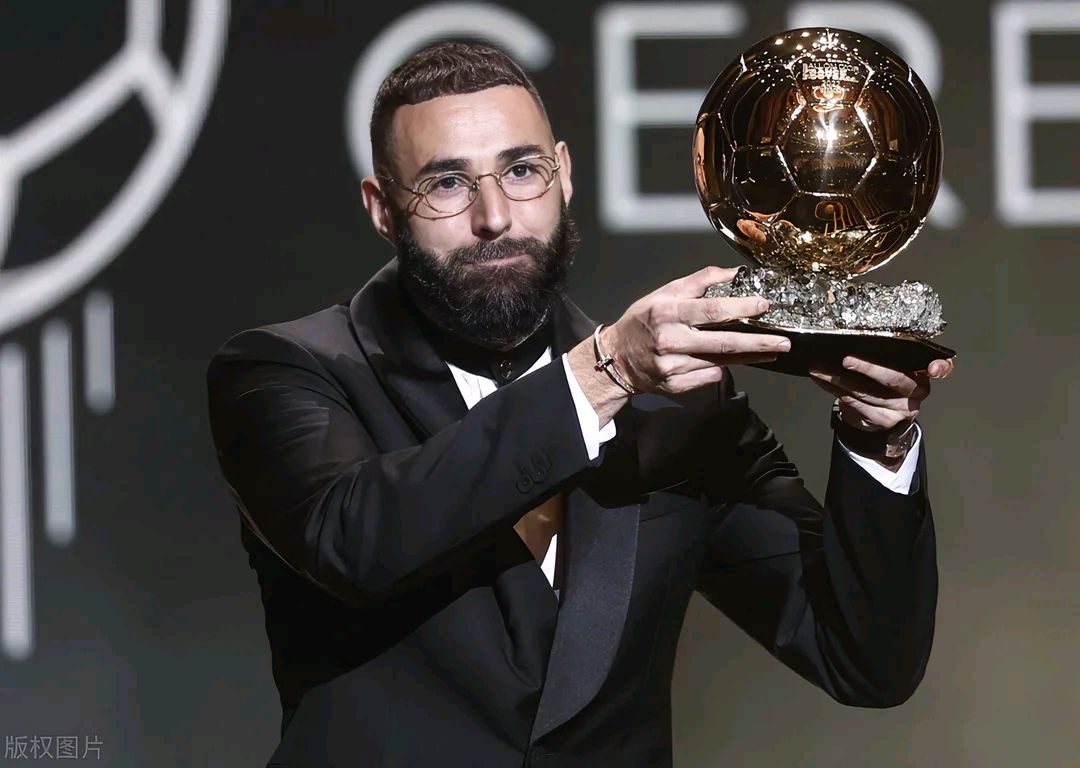 九游电脑版修改-拜仁观众热烈欢呼！，Faker迎来十赛季出色发挥气势如虹延续-九游电脑版修改